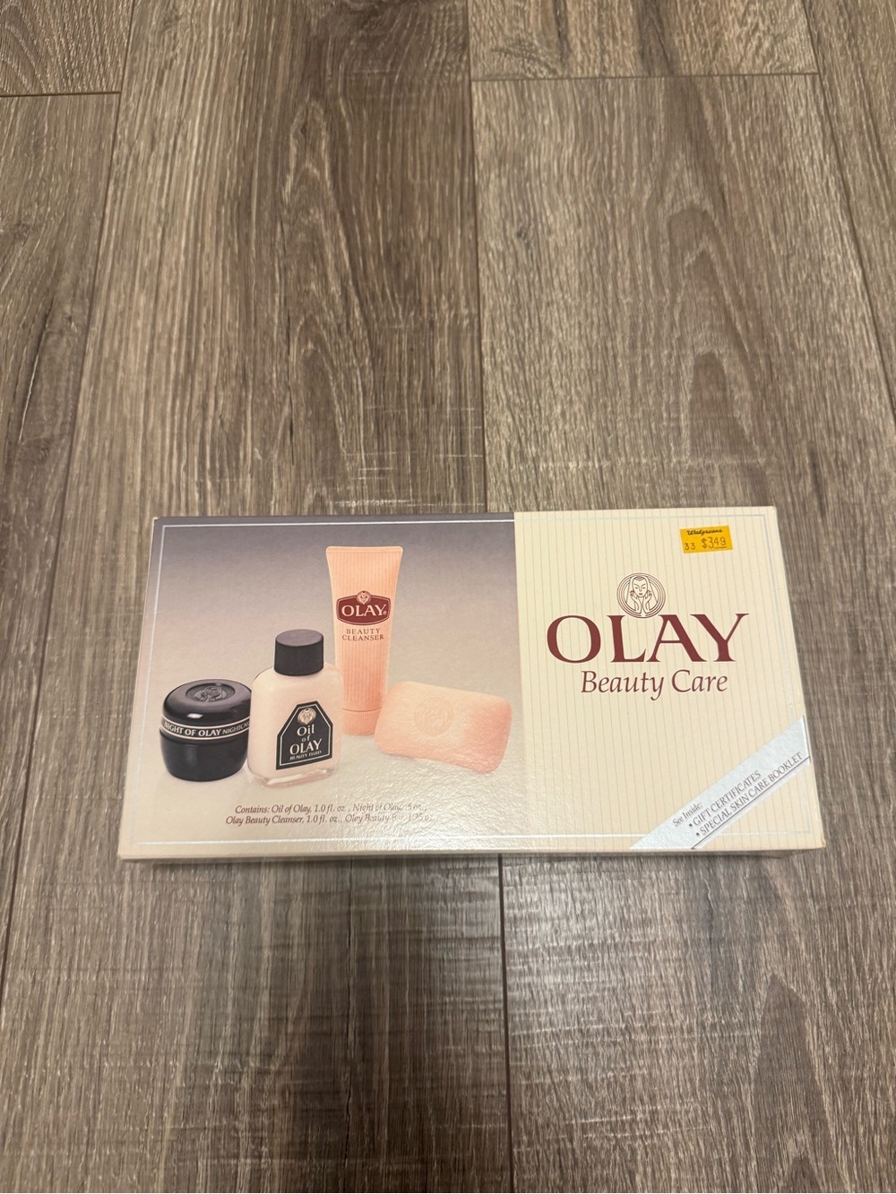 OLAY vintage Beauty Care Gift Set - Cream, Peach, Black